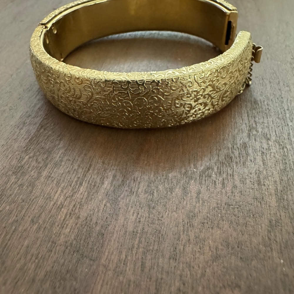 Elegant Gold Textured Bracelet